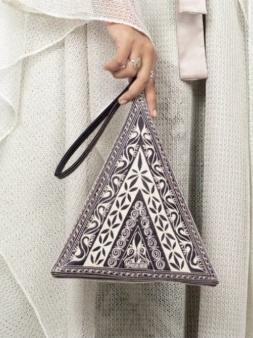 Banda Triangle Bag - Picture 3 of 6